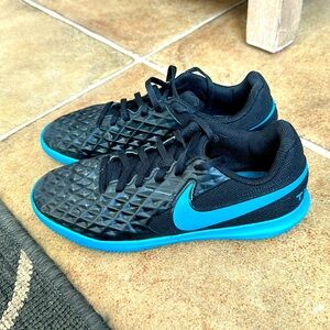 Nike Tiempo indoor soccer shoes size 5 youth